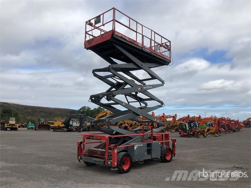 SkyJack SJ9250 4x4 Diesel Scissor Lift رافعات مقصية الشكل