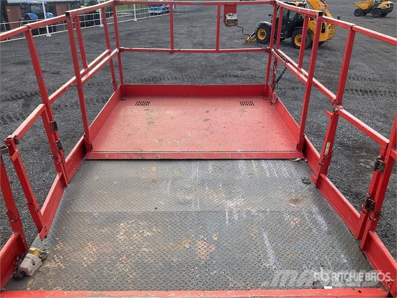 SkyJack SJ9250 4x4 Diesel Scissor Lift Ollós emelők