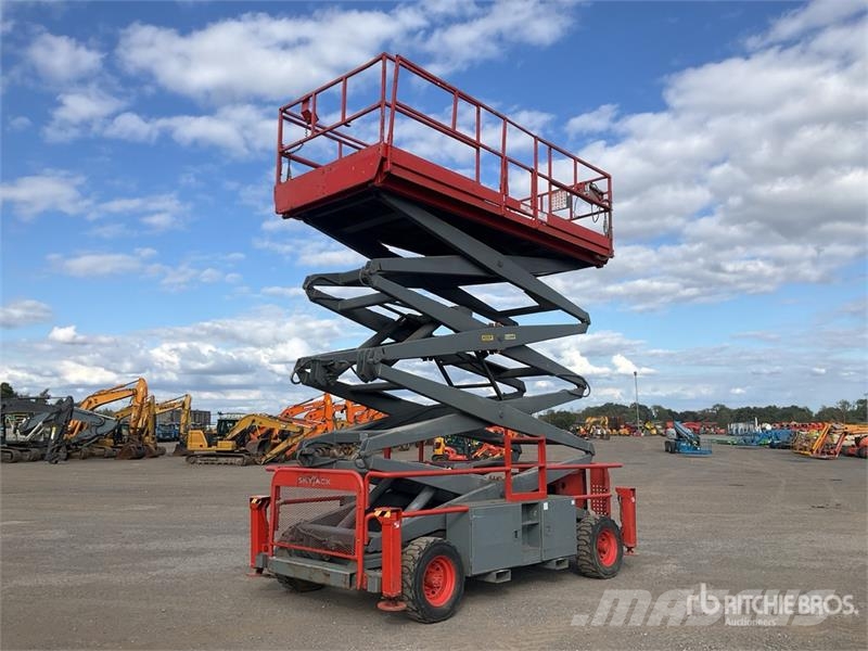SkyJack SJ9250 4x4 Diesel Scissor Lift رافعات مقصية الشكل