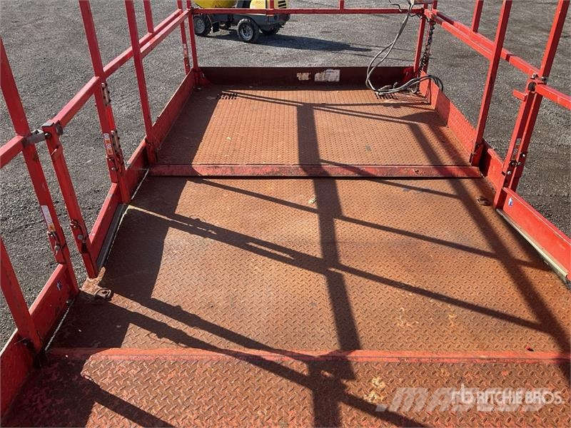 SkyJack SJ9250 4x4 Diesel Scissor Lift Ollós emelők