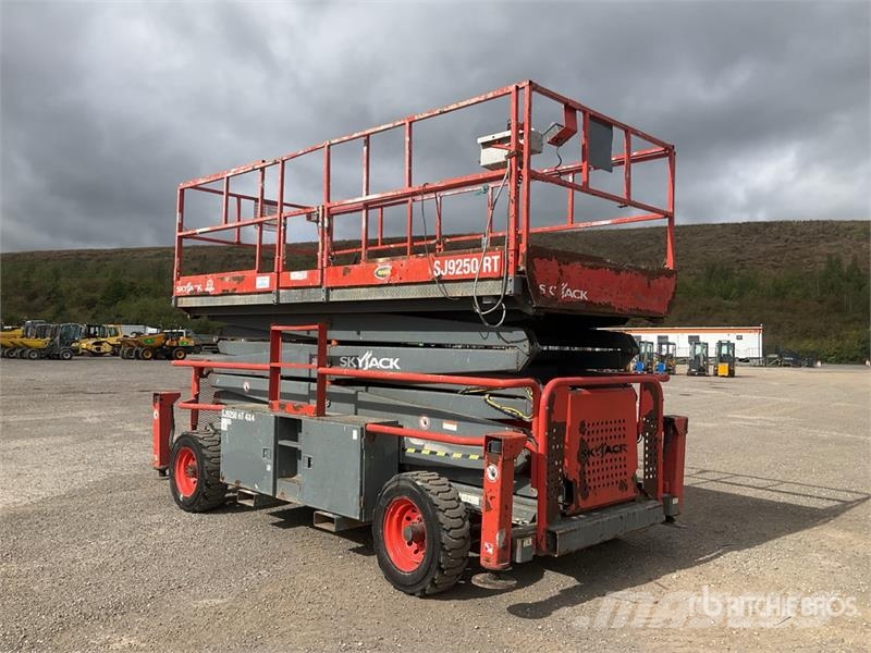 SkyJack SJ9250 4x4 Diesel Scissor Lift رافعات مقصية الشكل
