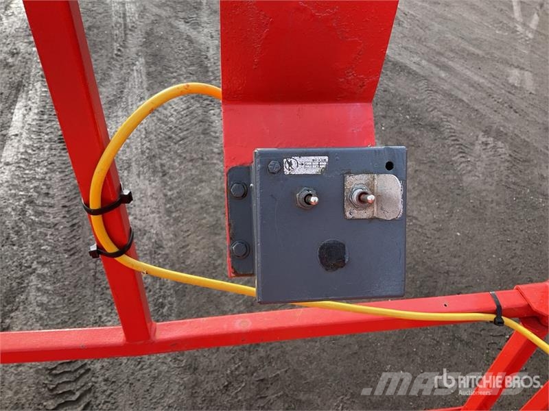 SkyJack SJ9250RT 4x4 Diesel Scissor Lift Scissor lifts