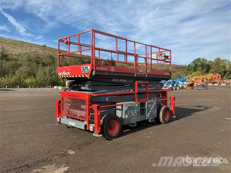 SkyJack SJ9250RT 4x4 Diesel Scissor Lift Scheren-Arbeitsbühnen