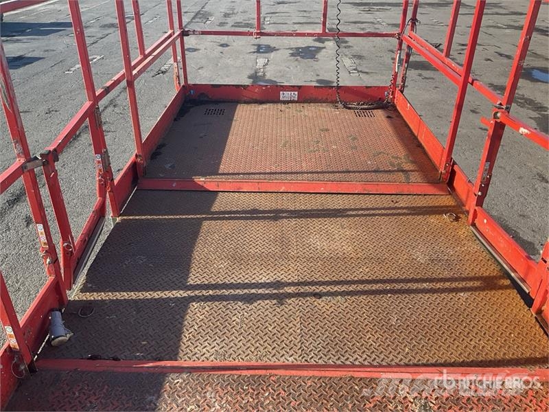 SkyJack SJ9250RT 4x4 Diesel Scissor Lift Ollós emelők