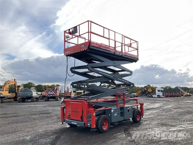 SkyJack SJ9250RT 4x4 Diesel Scissor Lift Scissor lifts