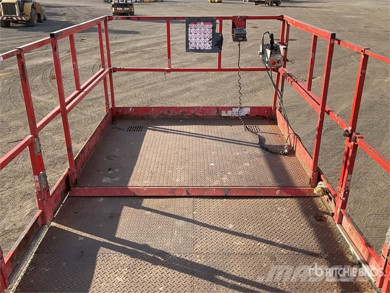 SkyJack SJ9250RT 4x4 Diesel Scissor Lift Škaraste platforme
