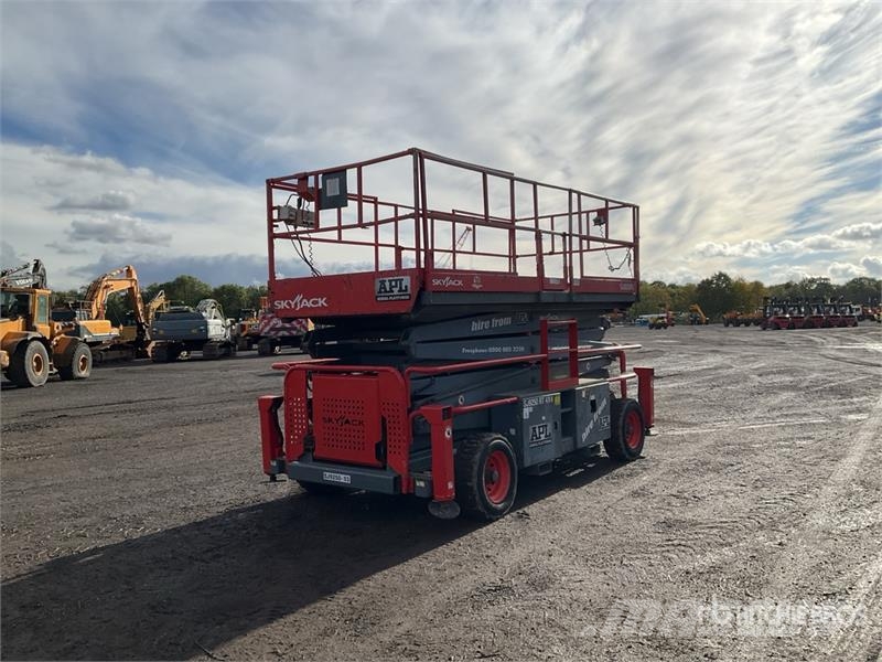 SkyJack SJ9250RT 4x4 Diesel Scissor Lift Scheren-Arbeitsbühnen