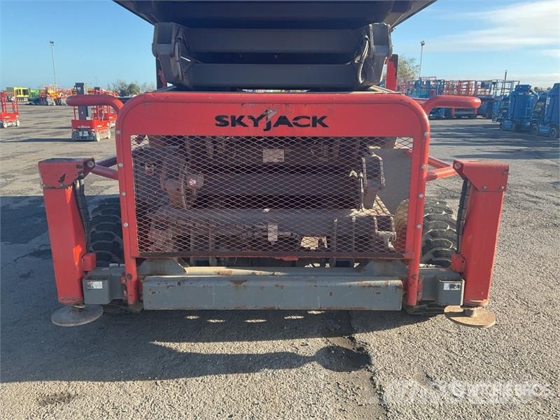 SkyJack SJ9250RT 4x4 Diesel Scissor Lift Ollós emelők
