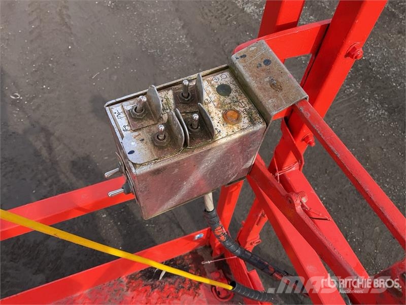 SkyJack SJ9250RT 4x4 Diesel Scissor Lift Scissor lifts