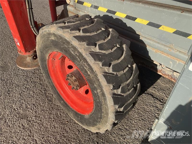 SkyJack SJ9250RT 4x4 Diesel Scissor Lift Ollós emelők