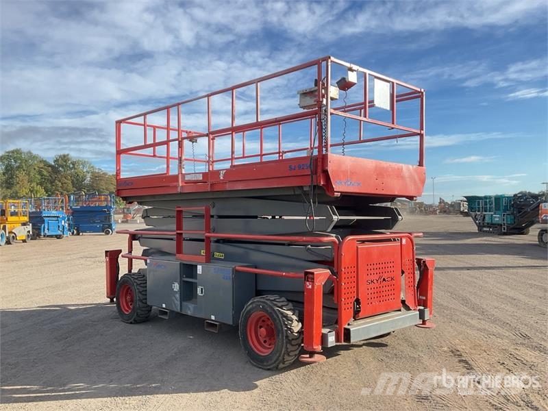 SkyJack SJ9250RT 4x4 Diesel Scissor Lift Škaraste platforme