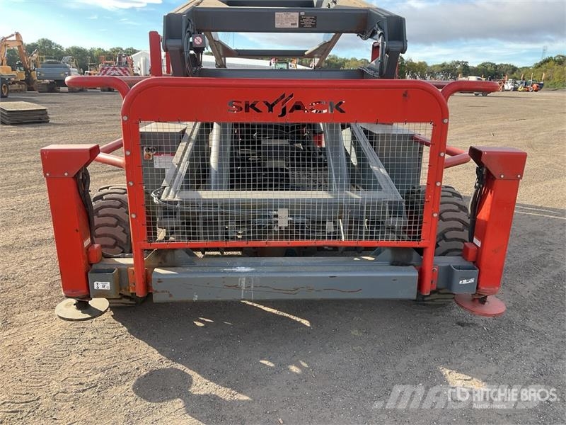 SkyJack SJ9250RT 4x4 Diesel Scissor Lift Škaraste platforme