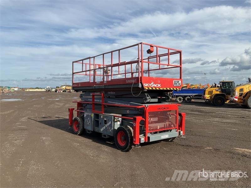 SkyJack SJ9250RT 4x4 Diesel Scissor Lift Scheren-Arbeitsbühnen