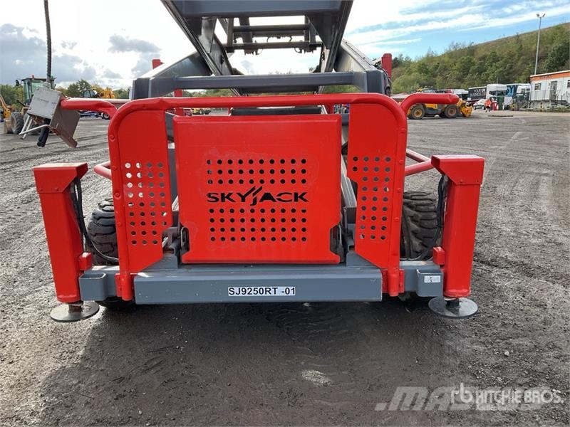 SkyJack SJ9250RT 4x4 Diesel Scissor Lift Scissor lifts