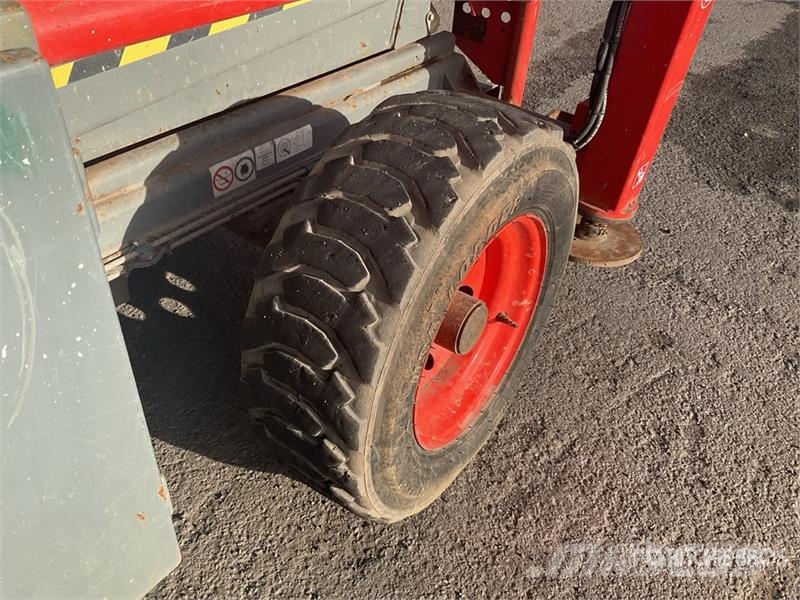 SkyJack SJ9250RT 4x4 Diesel Scissor Lift Ollós emelők