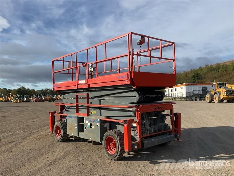 SkyJack SJ9250RT 4x4 Diesel Scissor Lift Škaraste platforme