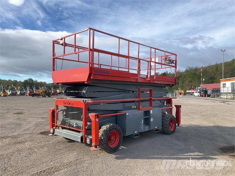 SkyJack SJ9250RT 4x4 Diesel Scissor Lift Škaraste platforme