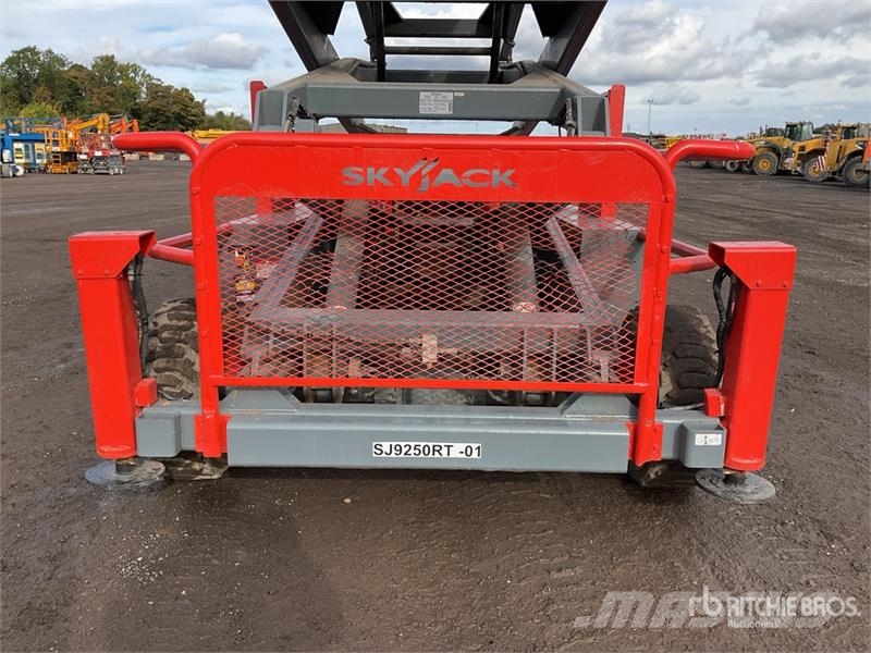 SkyJack SJ9250RT 4x4 Diesel Scissor Lift Scissor lifts