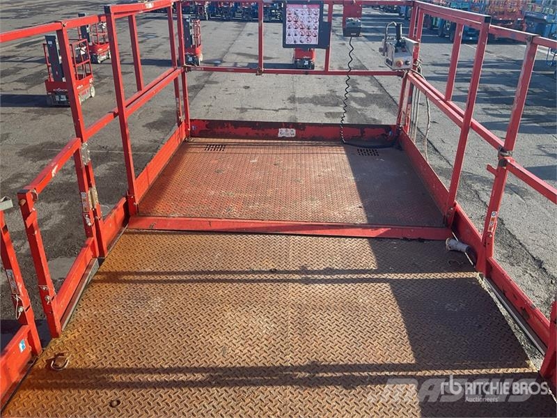 SkyJack SJ9250RT 4x4 Diesel Scissor Lift Ollós emelők