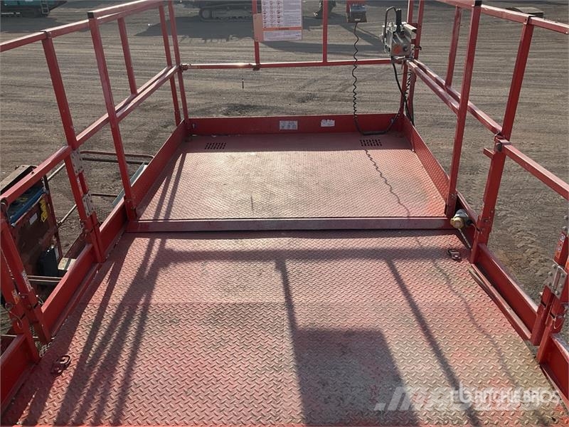 SkyJack SJ9250RT 4x4 Diesel Scissor Lift Škaraste platforme