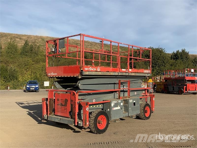 SkyJack SJ9250RT 4x4 Diesel Scissor Lift Škaraste platforme
