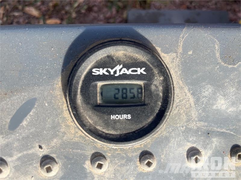 SkyJack SJIII-3215 Electric Scissor Lift (Inoperable) Šķerveida pacēlāji