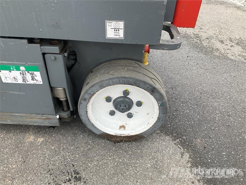 SkyJack SJIII-3219 Electric Scissor Lift Nacelle ciseaux