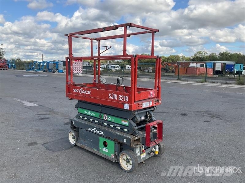 SkyJack SJIII-3219 Electric Scissor Lift (Inoperable) Schaarhoogwerkers