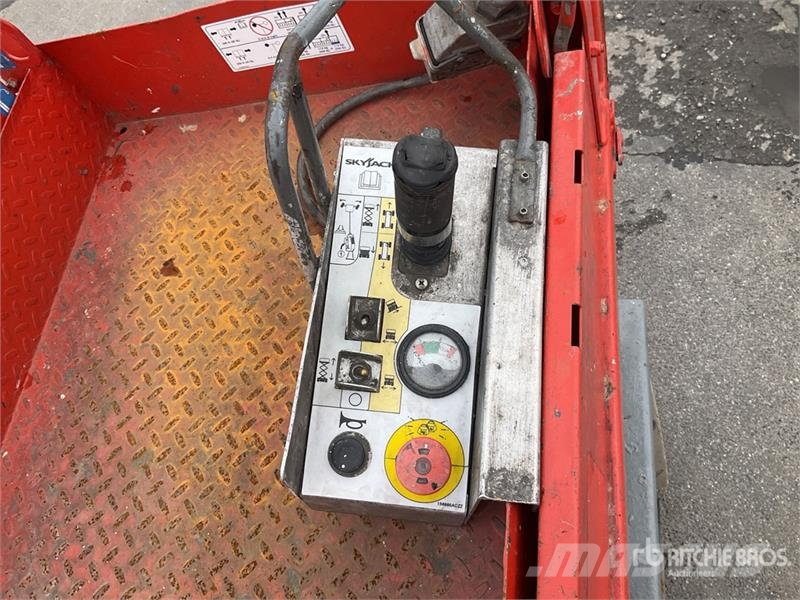 SkyJack SJIII-3219 Electric Scissor Lift Nacelle ciseaux