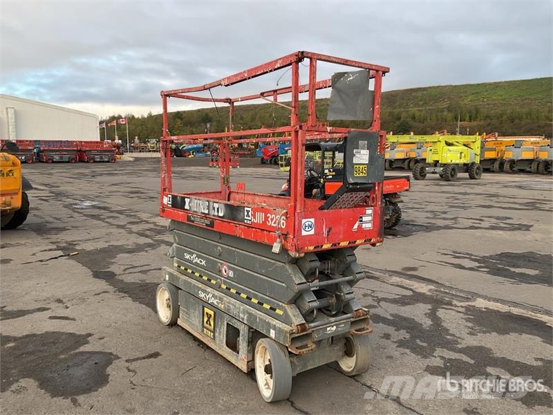 SkyJack SJIII-3226 Electric Scissor Lift (Inoperable) Saxliftar