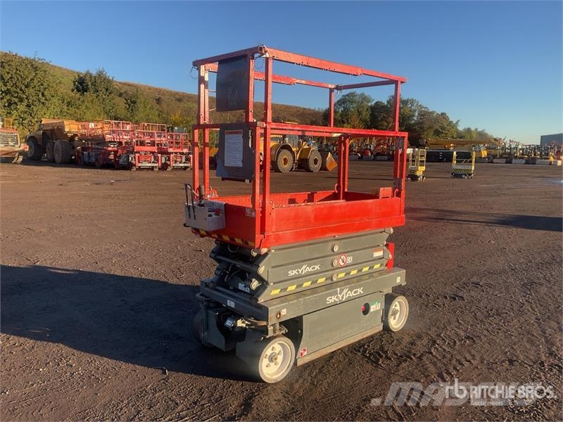 SkyJack SJIII3219 رافعات مقصية الشكل