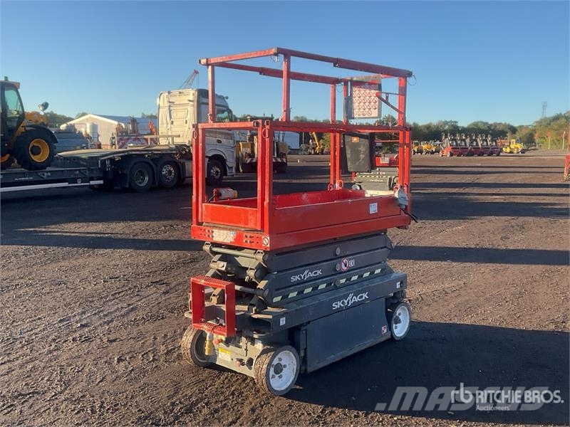 SkyJack SJIII3219 رافعات مقصية الشكل