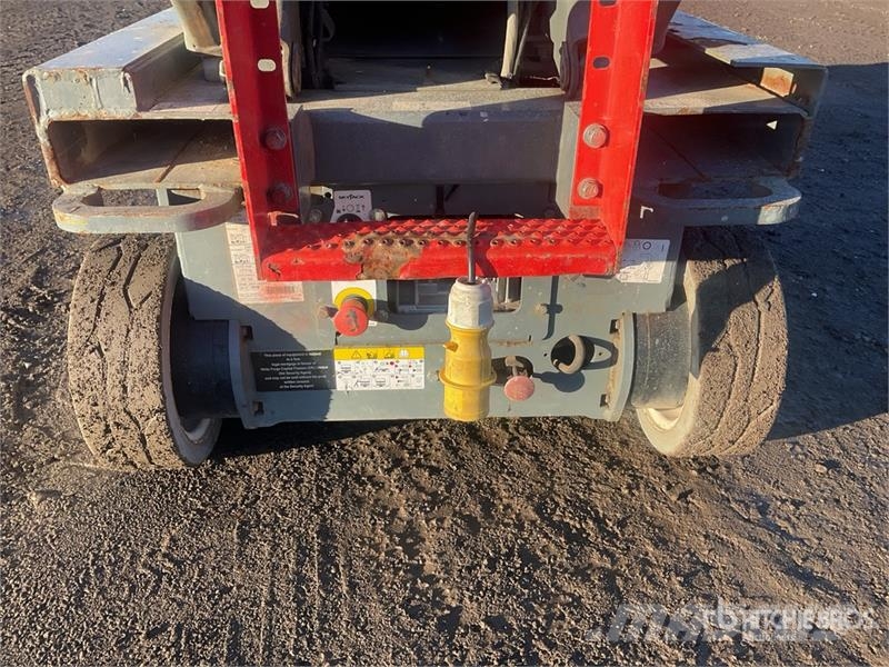SkyJack SJIII3219 رافعات مقصية الشكل