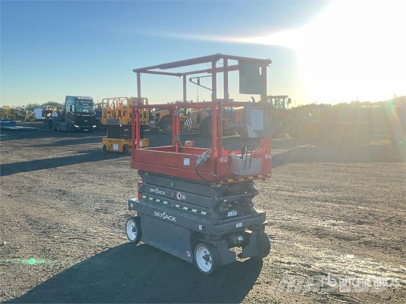 SkyJack SJIII3219 رافعات مقصية الشكل