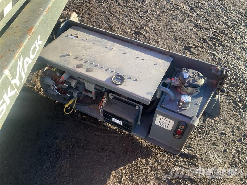 SkyJack SJIII3219 رافعات مقصية الشكل