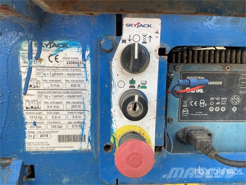 SkyJack SJIII3219 Ollós emelők