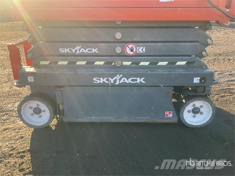SkyJack SJIII3219 رافعات مقصية الشكل