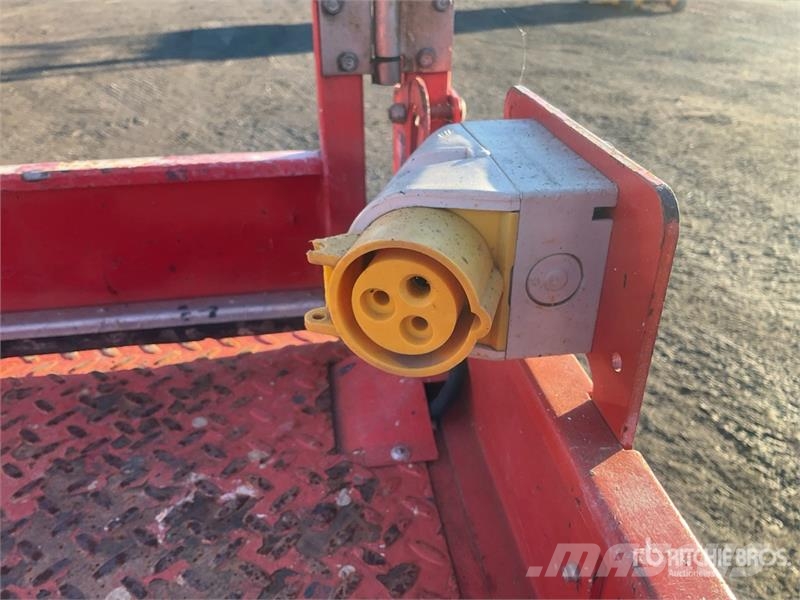 SkyJack SJIII3219 رافعات مقصية الشكل