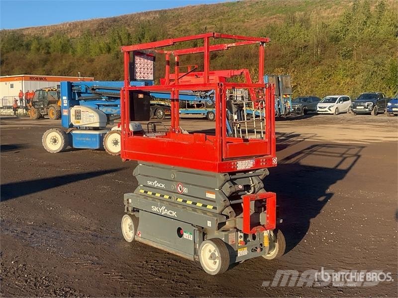 SkyJack SJIII3219 رافعات مقصية الشكل