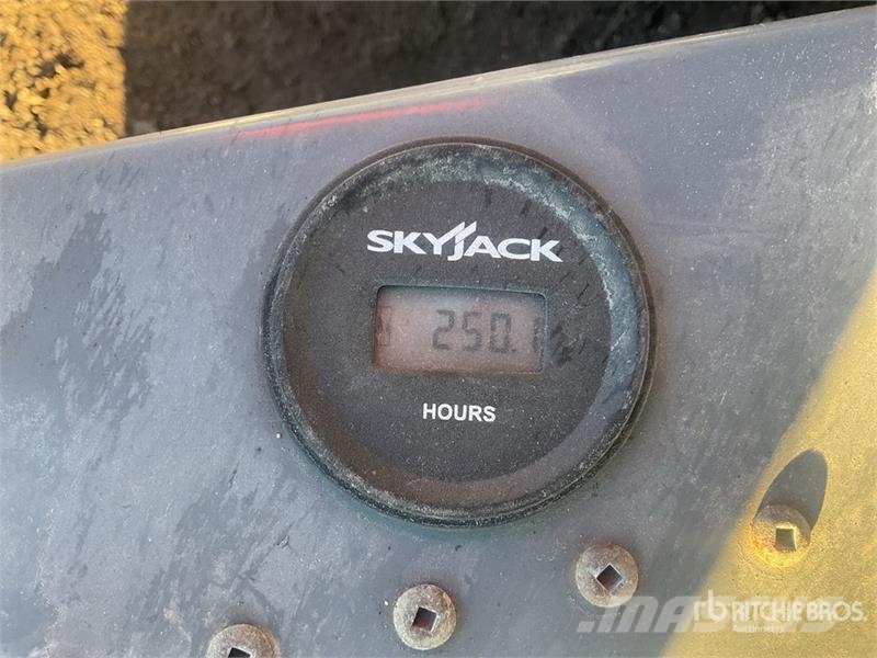 SkyJack SJIII3219 Škaraste platforme