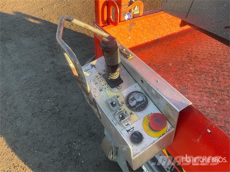 SkyJack SJIII3219 رافعات مقصية الشكل