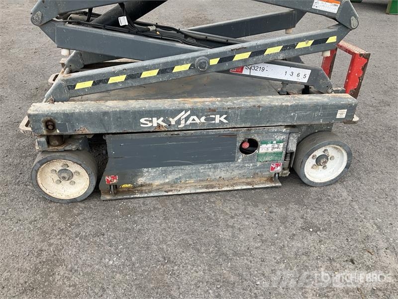 SkyJack SJIII3219 Electric Scissor Lift シザースリフト