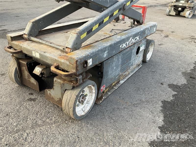 SkyJack SJIII3219 Electric Scissor Lift Scheren-Arbeitsbühnen