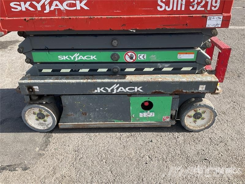 SkyJack SJIII3219 Electric Scissor Lift Škarjaste dvižne ploščadi