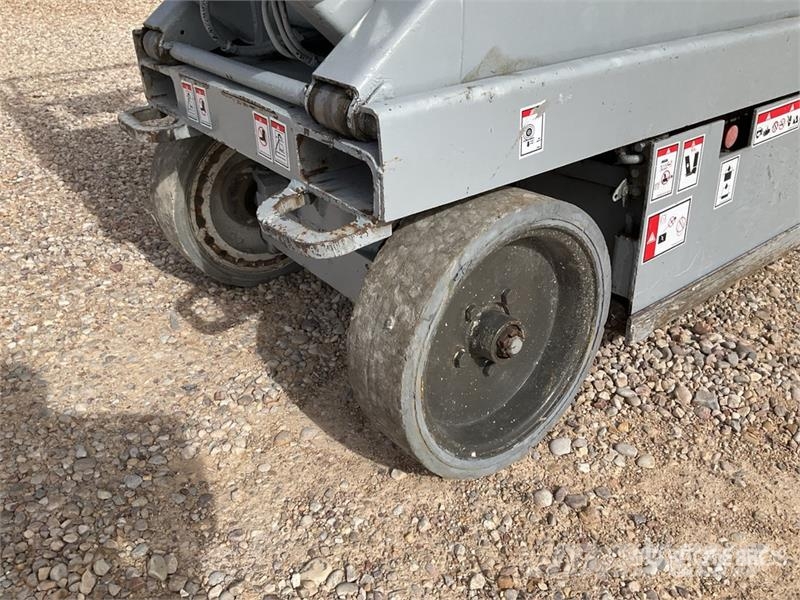 SkyJack SJIII3220M Electric 8 Mts Electric Scissor Lift Plataformas tijera
