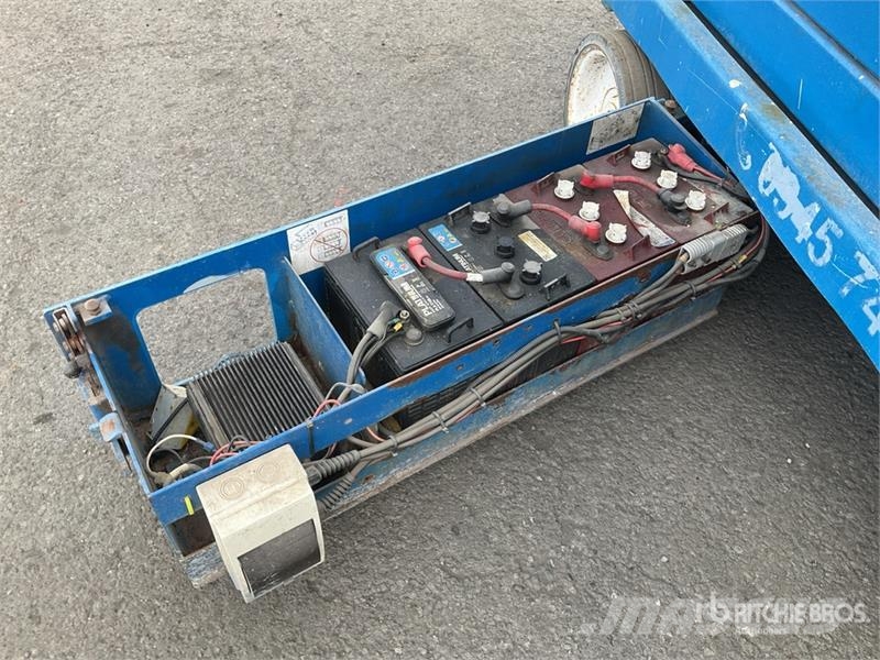 SkyJack SJIII3226 رافعات مقصية الشكل