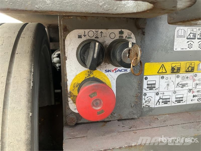 SkyJack SJIII3226 Schaarhoogwerkers