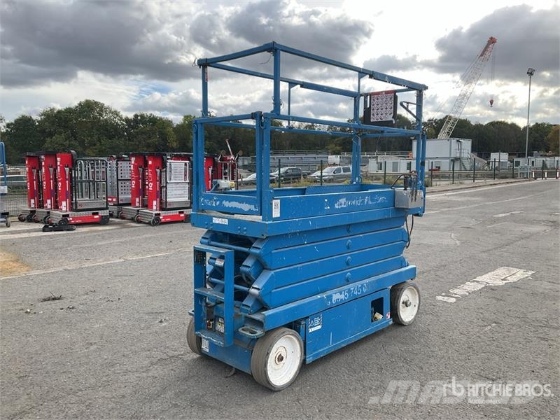 SkyJack SJIII3226 رافعات مقصية الشكل