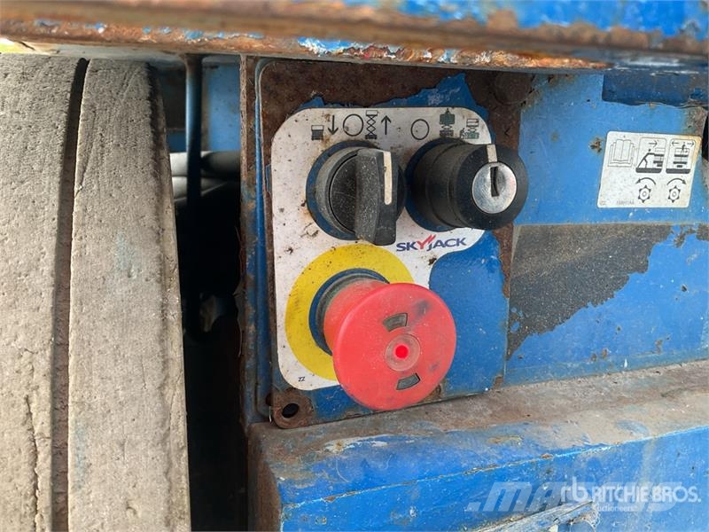 SkyJack SJIII3226 Piattaforme a pantografo