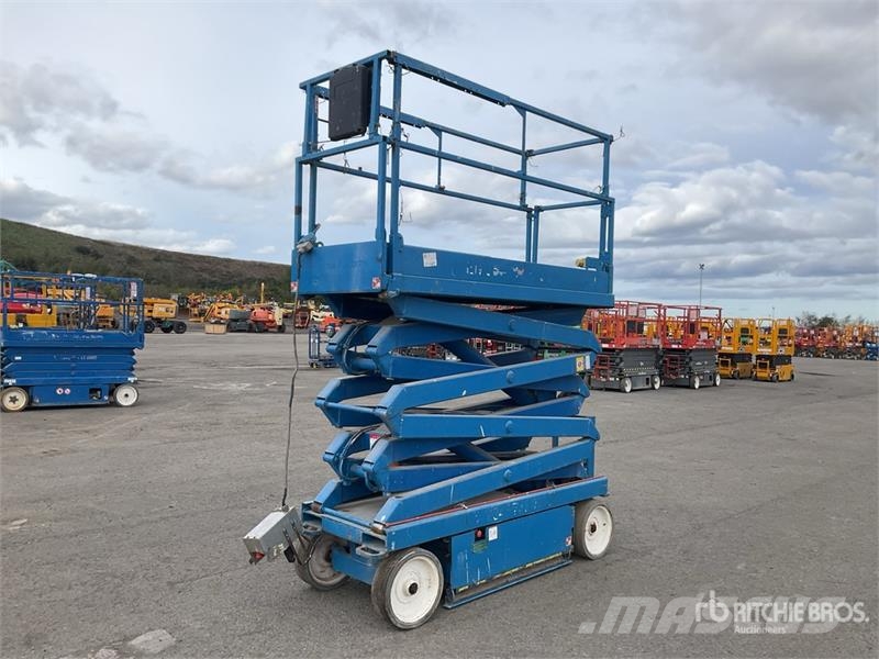 SkyJack SJIII3226 رافعات مقصية الشكل
